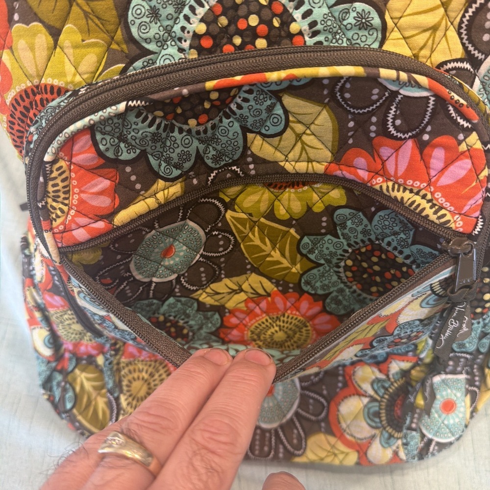Large Vera Bradley Flower Power Laptop Backpack Quilted Bookbag Discontinued EUC - Picture 3 of 10